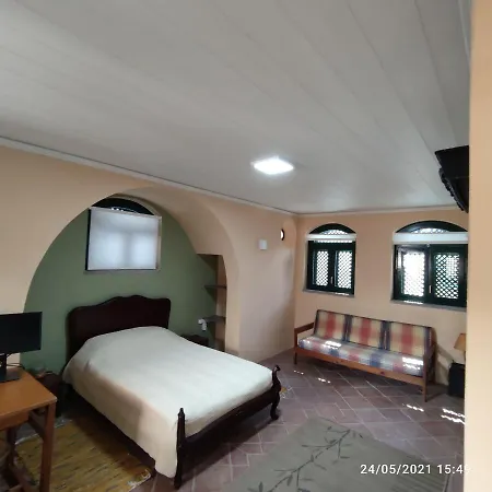 --- No Coracao Das Muralhas De Faro - Na Casa Do Arco Do Repouso Com 6 600M2 - A Alcova Dos Arcos * فارو