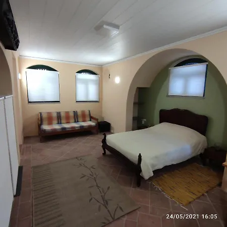 فندق مبيت وإفطار --- No Coracao Das Muralhas De Faro - Na Casa Do Arco Do Repouso Com 6 600M2 - A Alcova Dos Arcos