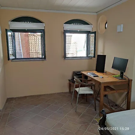 --- No Coracao Das Muralhas De Faro - Na Casa Do Arco Do Repouso Com 6 600M2 - A Alcova Dos Arcos *