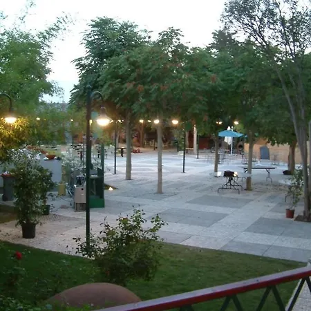 --- No Coracao Das Muralhas De Faro - Na Casa Do Arco Do Repouso Com 6 600M2 - A Alcova Dos Arcos * فارو