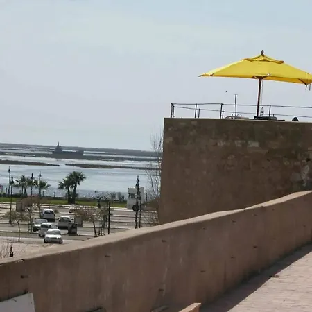 --- No Coracao Das Muralhas De Faro - Na Casa Do Arco Do Repouso Com 6 600M2 - A Alcova Dos Arcos فندق مبيت وإفطار فارو