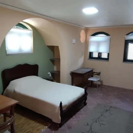 فندق مبيت وإفطار --- No Coracao Das Muralhas De Faro - Na Casa Do Arco Do Repouso Com 6 600M2 - A Alcova Dos Arcos *