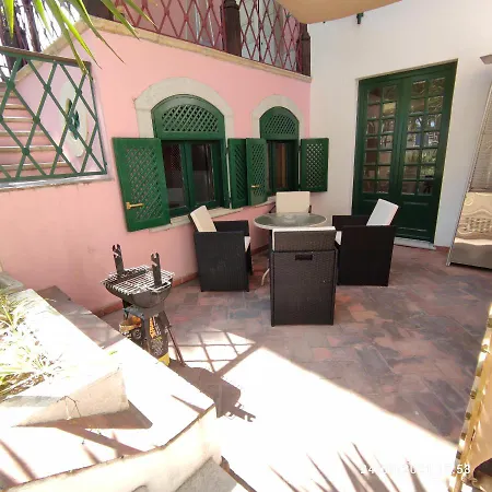 --- No Coracao Das Muralhas De Faro - Na Casa Do Arco Do Repouso Com 6 600M2 - A Alcova Dos Arcos